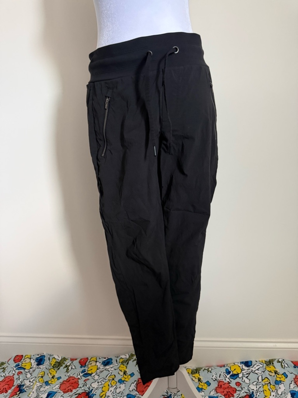 Athleta Trekkie North jogger size 4 women’s